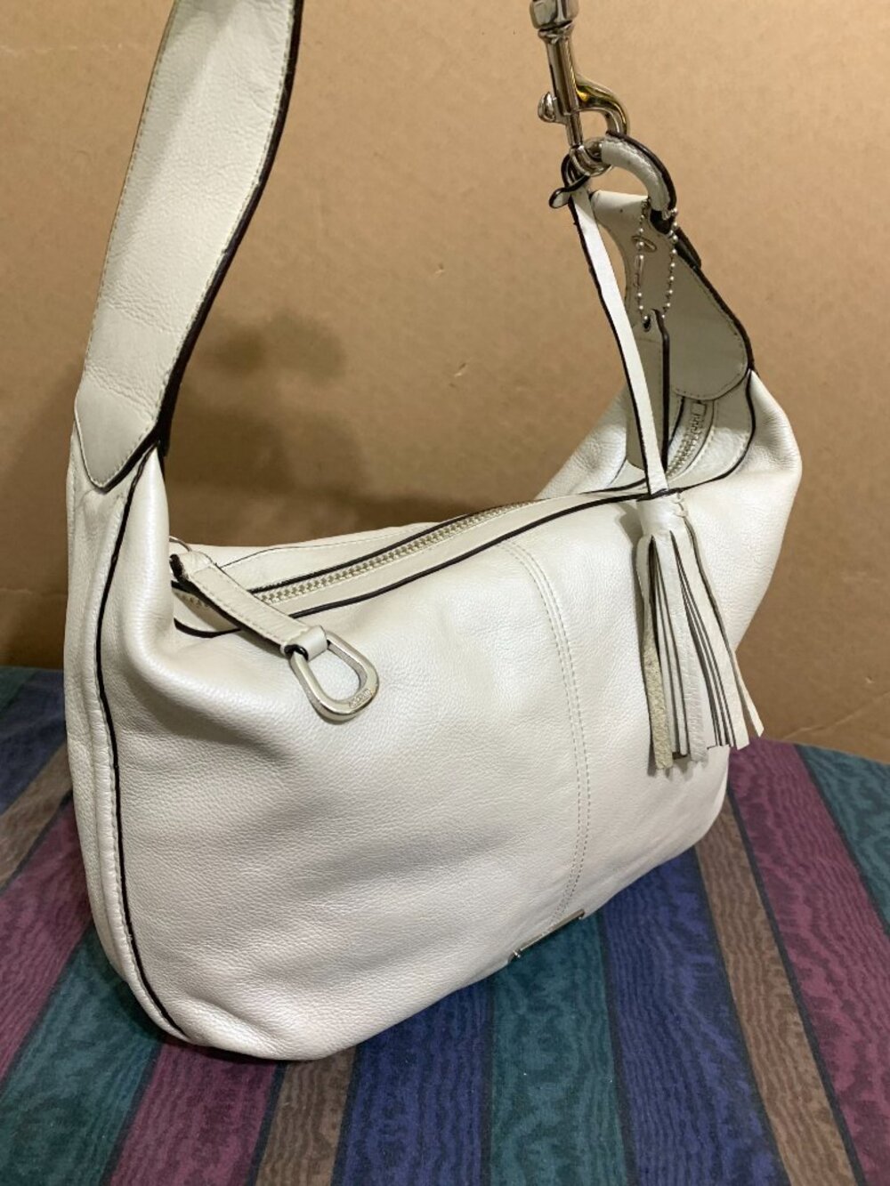 COACH White Pearlized Pebbled Leather AVERY Hobo F23960 - Picture 4 of 15
